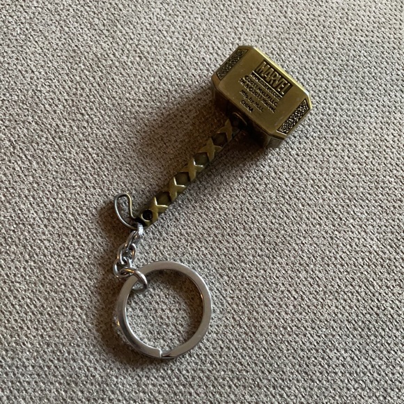 Thor Marvel Hammer Keychain - Picture 2 of 3